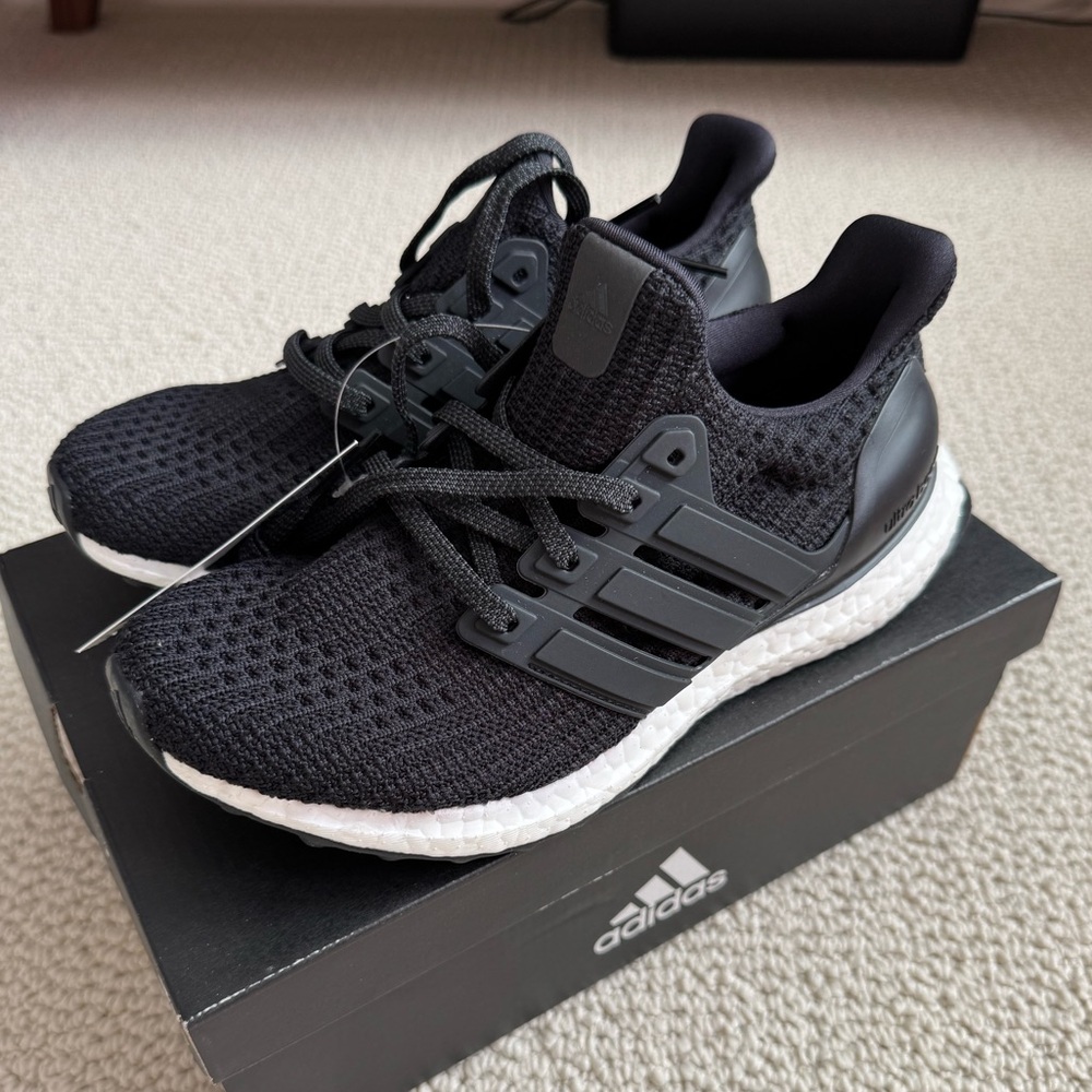 Adidas Ultra Boost 4.0 DNA (W 5 & 5.5)